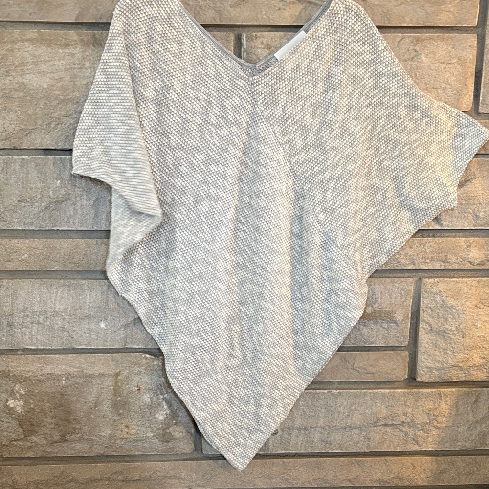 Vince Camuto Light Gray Knit Top
